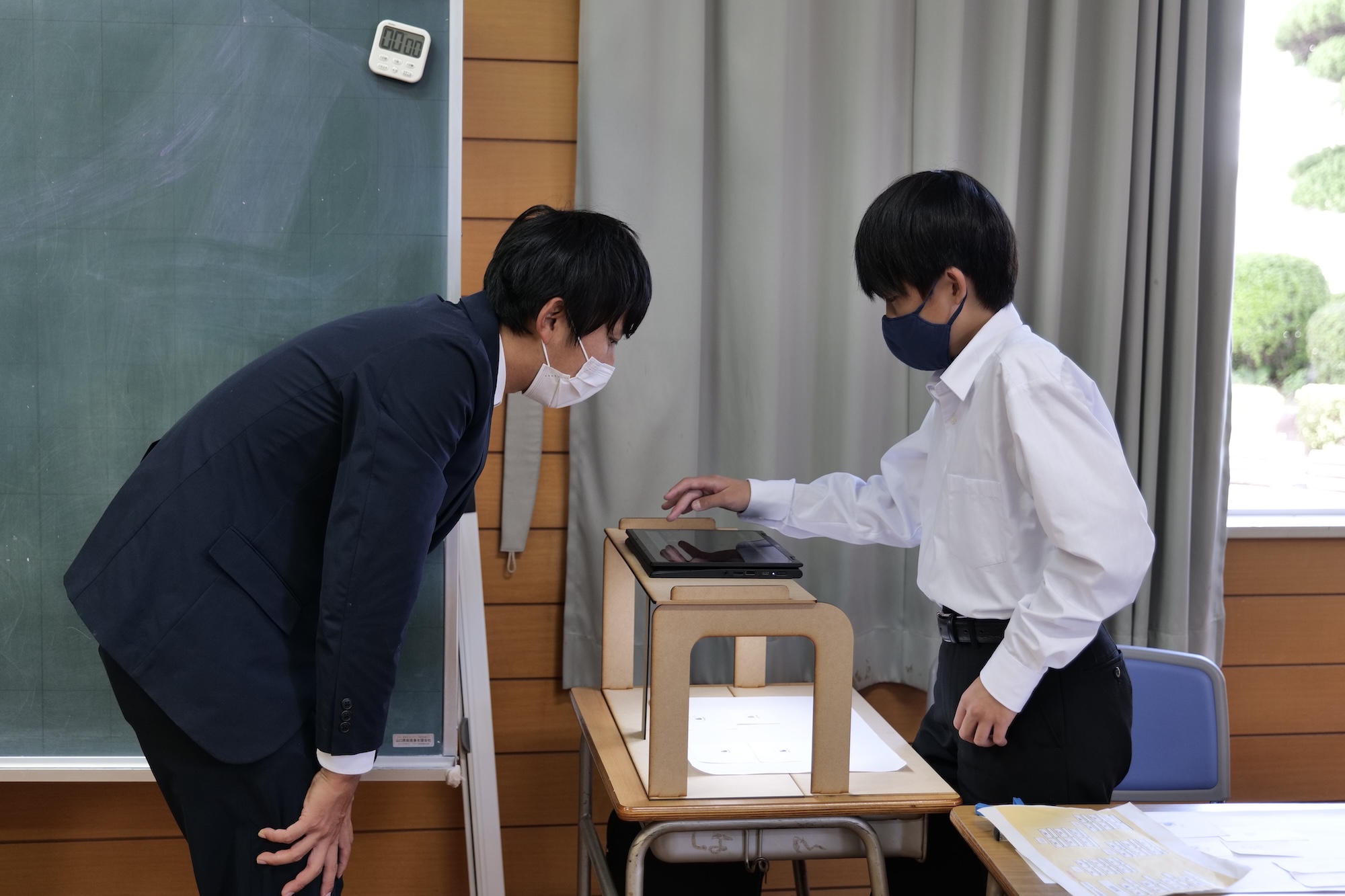 地域の力とテクノロジーで<br class='hidden md:inline' />推し進める学びのアップデート
